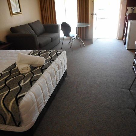 Molly Morgan Motor Inn Мейтленд Экстерьер фото