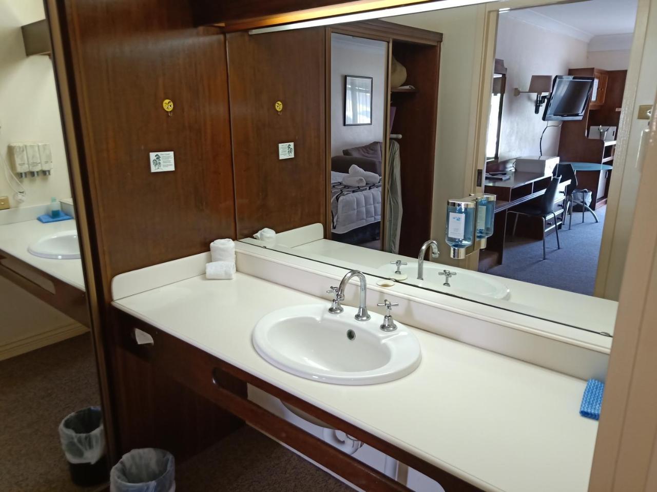 Molly Morgan Motor Inn Мейтленд Экстерьер фото